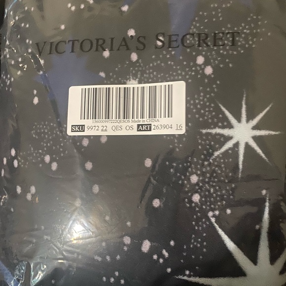 Throw blanket 🖤💫⭐️🤍 - Picture 4 of 5